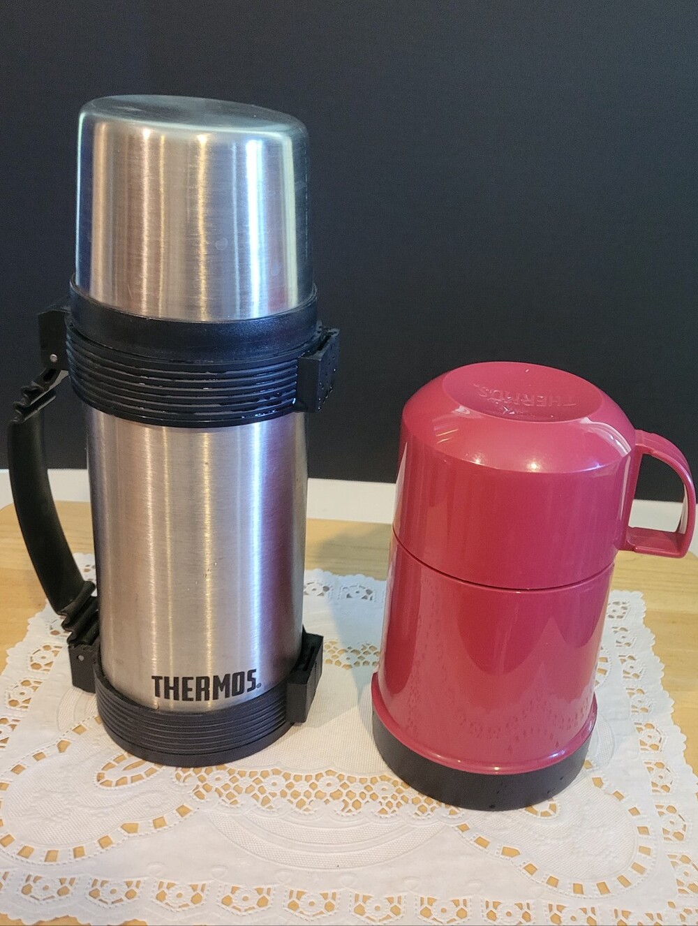 Stainless Steel 1L Beverage Thermos & 1 cup Red Plastic Thermos Food Jar